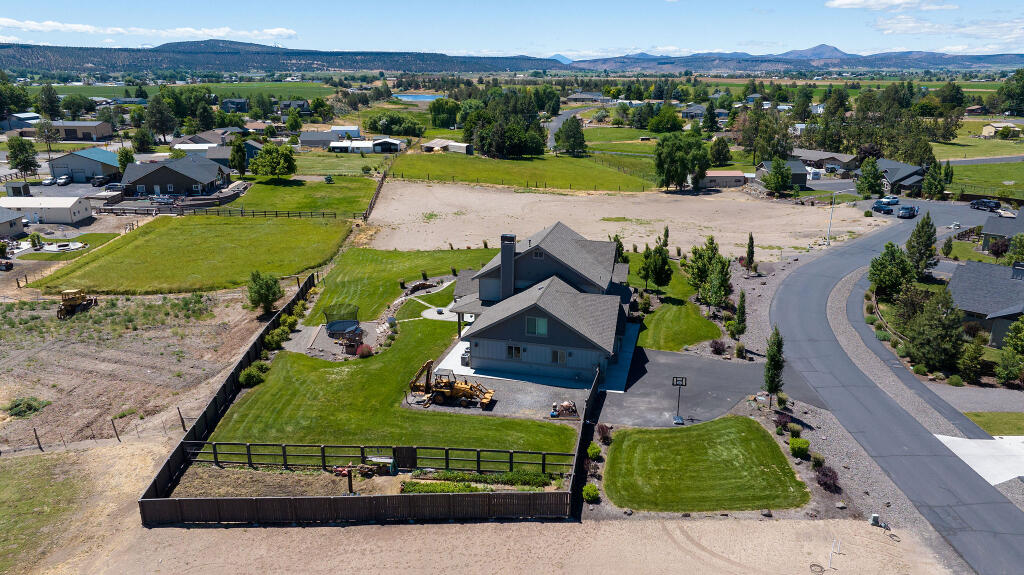 Saddle Ridge - Residential