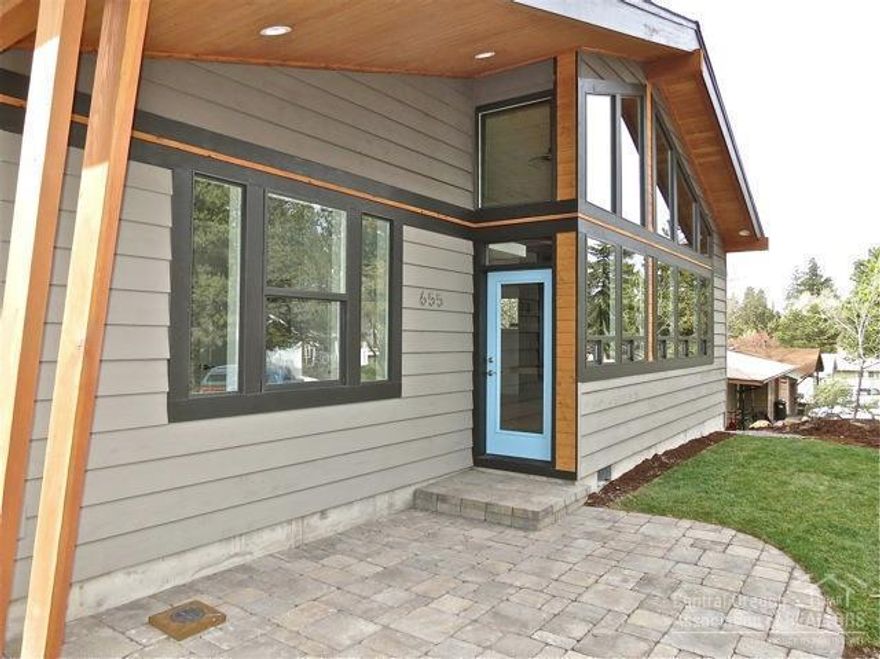 Mid-century Modern located in Midtown. Distinct & functional urban living. Need I say more