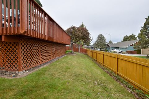Tiny photo for 2564 SW Valleyview Drive, Redmond, OR 97756 (MLS # 220219793)