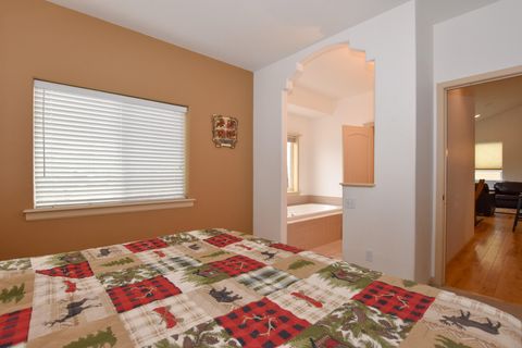 Tiny photo for 2564 SW Valleyview Drive, Redmond, OR 97756 (MLS # 220219793)