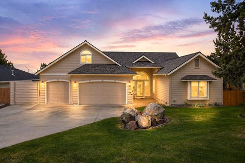 Photo of 2564 SW Valleyview Drive, Redmond, OR 97756 (MLS # 220219793)