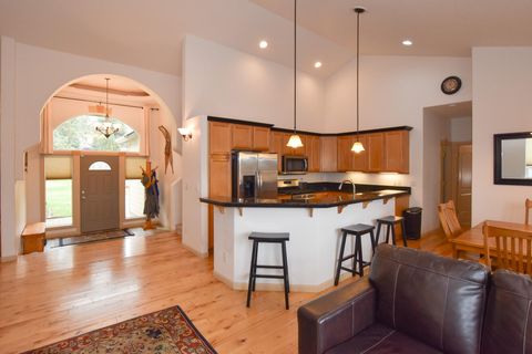 Tiny photo for 2564 SW Valleyview Drive, Redmond, OR 97756 (MLS # 220219793)