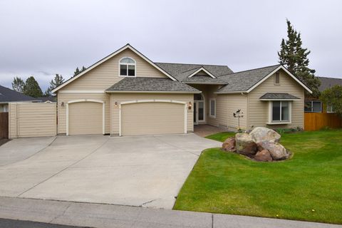 Tiny photo for 2564 SW Valleyview Drive, Redmond, OR 97756 (MLS # 220219793)
