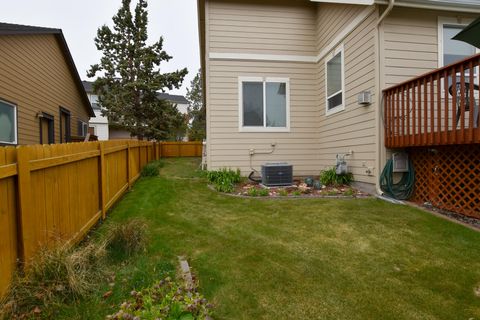 Tiny photo for 2564 SW Valleyview Drive, Redmond, OR 97756 (MLS # 220219793)