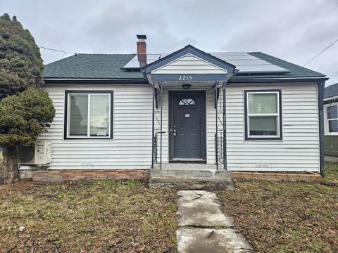 Tiny photo for 2215 Eberlein Avenue, Klamath Falls, OR 97601 (MLS # 220213416)