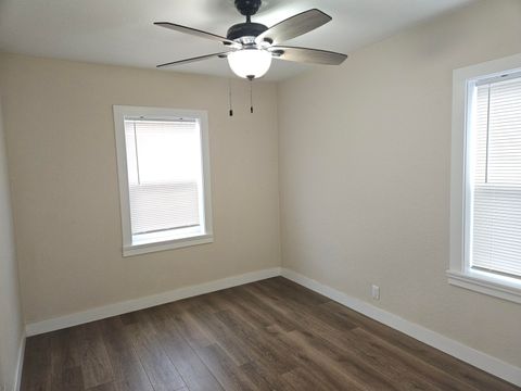Tiny photo for 2215 Eberlein Avenue, Klamath Falls, OR 97601 (MLS # 220213416)