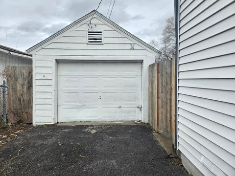 Tiny photo for 2215 Eberlein Avenue, Klamath Falls, OR 97601 (MLS # 220213416)