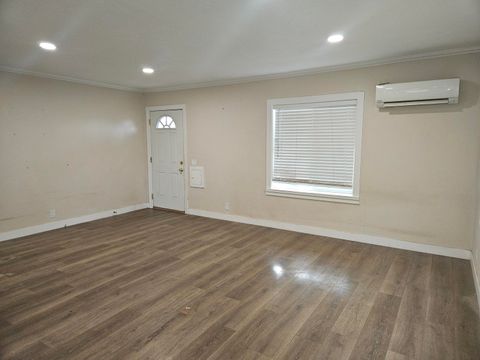 Tiny photo for 2215 Eberlein Avenue, Klamath Falls, OR 97601 (MLS # 220213416)