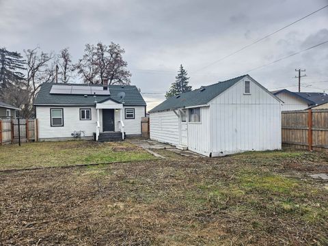 Tiny photo for 2215 Eberlein Avenue, Klamath Falls, OR 97601 (MLS # 220213416)