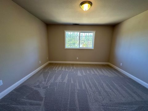Tiny photo for 10712 Kestrel Road, Klamath Falls, OR 97601 (MLS # 220211424)
