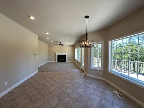 Tiny photo for 10712 Kestrel Road, Klamath Falls, OR 97601 (MLS # 220211424)