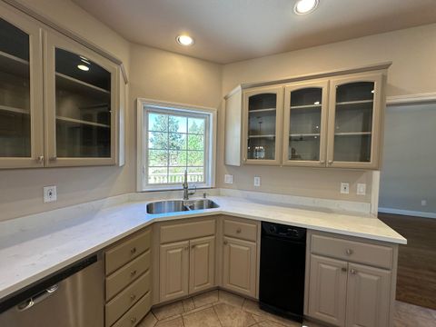 Tiny photo for 10712 Kestrel Road, Klamath Falls, OR 97601 (MLS # 220211424)