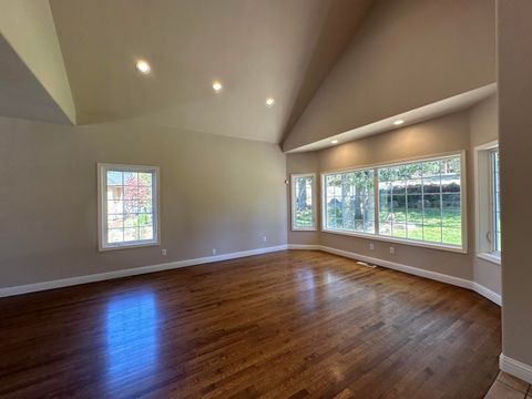 Tiny photo for 10712 Kestrel Road, Klamath Falls, OR 97601 (MLS # 220211424)