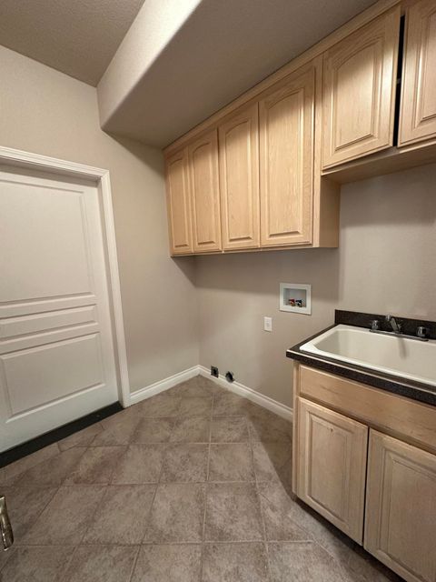 Tiny photo for 10712 Kestrel Road, Klamath Falls, OR 97601 (MLS # 220211424)