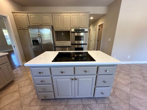 Tiny photo for 10712 Kestrel Road, Klamath Falls, OR 97601 (MLS # 220211424)