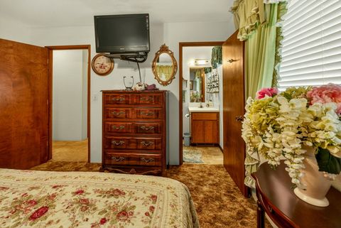 Tiny photo for 185 October Lane, Merlin, OR 97532 (MLS # 220219929)