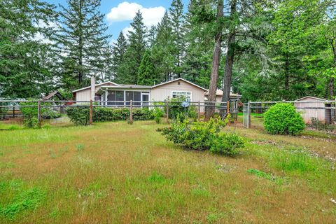 Tiny photo for 185 October Lane, Merlin, OR 97532 (MLS # 220219929)