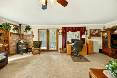 Tiny photo for 185 October Lane, Merlin, OR 97532 (MLS # 220219929)