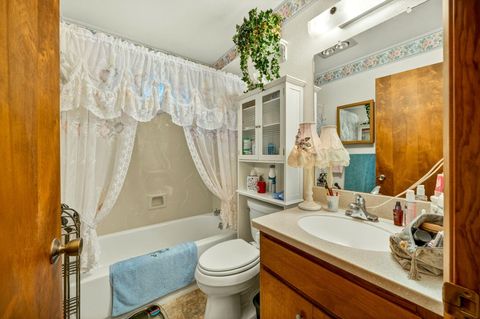 Tiny photo for 185 October Lane, Merlin, OR 97532 (MLS # 220219929)