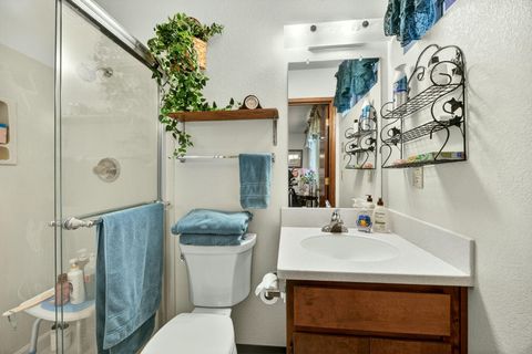 Tiny photo for 185 October Lane, Merlin, OR 97532 (MLS # 220219929)