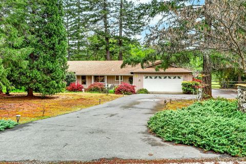Photo of 185 October Lane, Merlin, OR 97532 (MLS # 220219929)