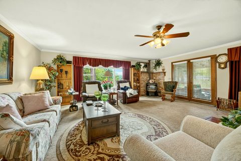Tiny photo for 185 October Lane, Merlin, OR 97532 (MLS # 220219929)