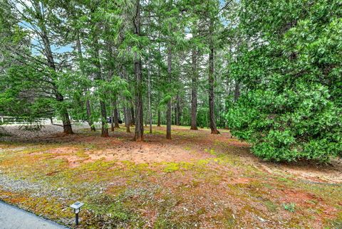 Tiny photo for 185 October Lane, Merlin, OR 97532 (MLS # 220219929)