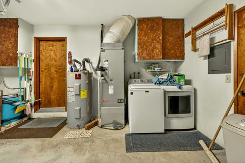 Tiny photo for 185 October Lane, Merlin, OR 97532 (MLS # 220219929)