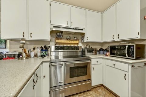 Tiny photo for 185 October Lane, Merlin, OR 97532 (MLS # 220219929)