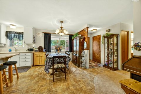 Tiny photo for 185 October Lane, Merlin, OR 97532 (MLS # 220219929)