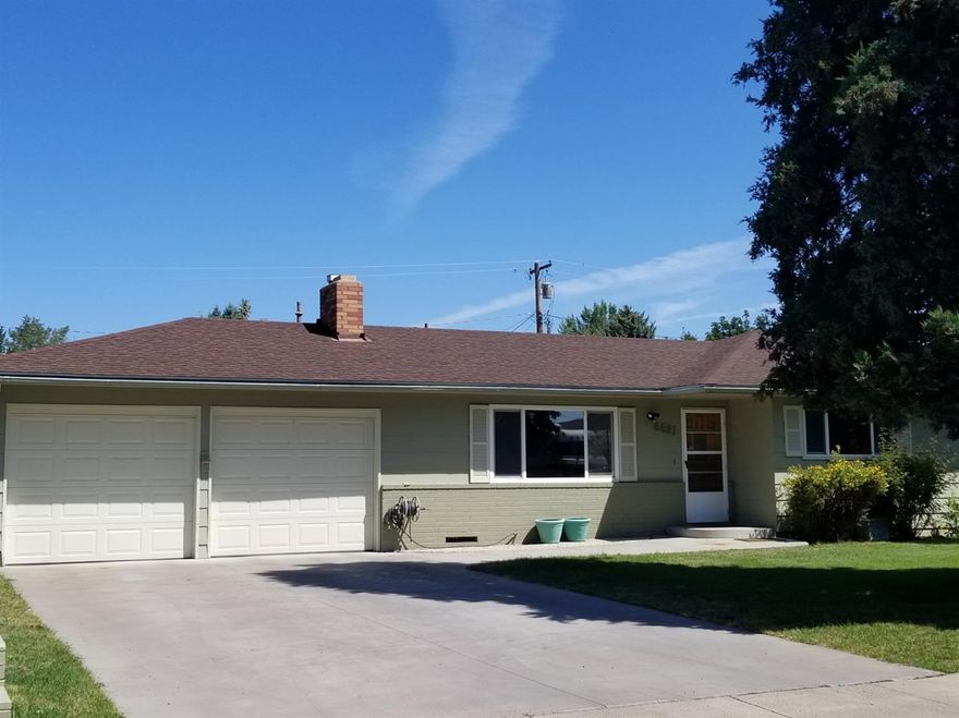 Adorable 3 bedroom, 1.5 bathroom in the suburbs. This home is immaculately maintained and cared for.