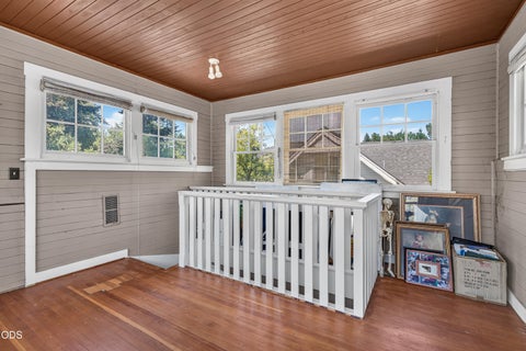 Tiny photo for 522 S Oakdale Avenue, Medford, OR 97501 (MLS # 220226311)