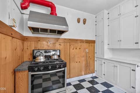 Tiny photo for 522 S Oakdale Avenue, Medford, OR 97501 (MLS # 220226311)