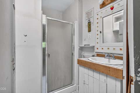 Tiny photo for 522 S Oakdale Avenue, Medford, OR 97501 (MLS # 220226311)