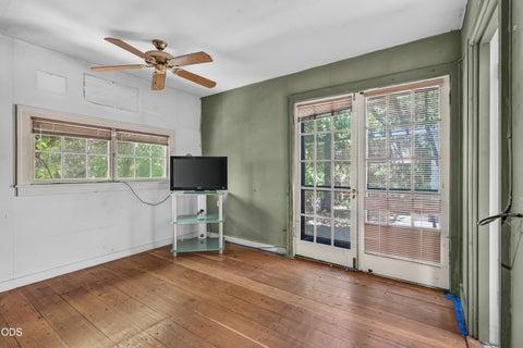 Tiny photo for 522 S Oakdale Avenue, Medford, OR 97501 (MLS # 220226311)