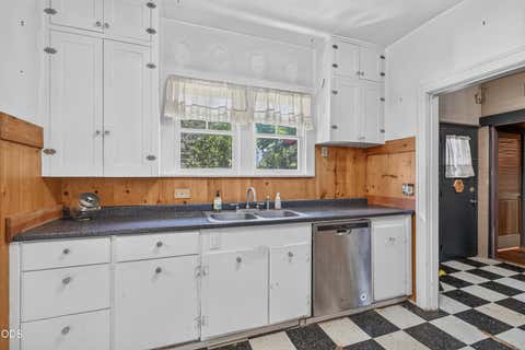 Tiny photo for 522 S Oakdale Avenue, Medford, OR 97501 (MLS # 220226311)