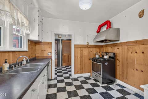 Tiny photo for 522 S Oakdale Avenue, Medford, OR 97501 (MLS # 220226311)