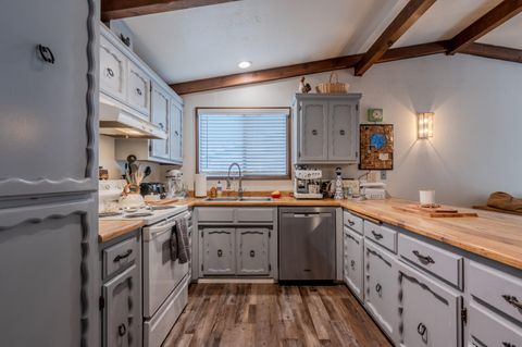 Tiny photo for 1312 Ramada Avenue, Medford, OR 97504 (MLS # 220213318)