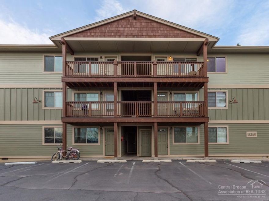 Hard to find top floor one-level condo w/ stellar views under $250k in NW Bend just steps from Downtown. Bamboo floors & composite counters w/ new carpet just installed. Fantastic low maintenance second home or permanent move-in ready residence close to all that Bend has to offer. Don't let this incredible value slip by!