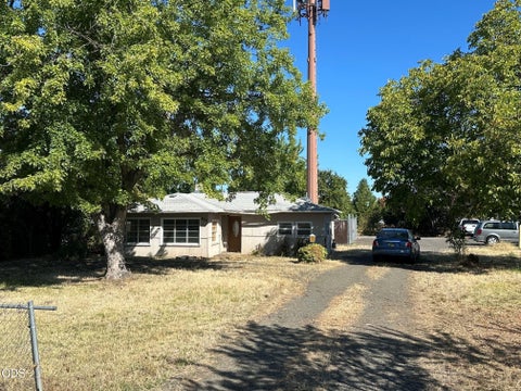 Photo of 925 Gilman Road, Medford, OR 97504 (MLS # 220228493)