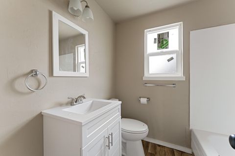 Tiny photo for 1215 W Main Street #C, Medford, OR 97501 (MLS # 220211656)