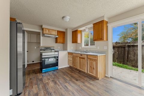 Tiny photo for 1215 W Main Street #C, Medford, OR 97501 (MLS # 220211656)