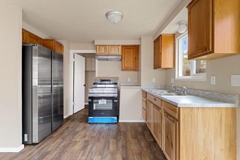 Tiny photo for 1215 W Main Street #C, Medford, OR 97501 (MLS # 220211656)