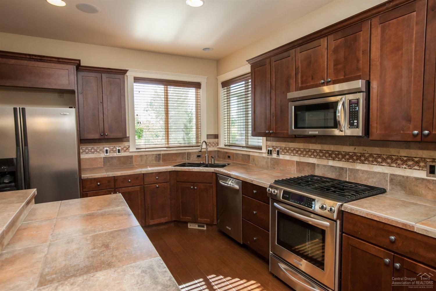 Lava Ridges - Residential