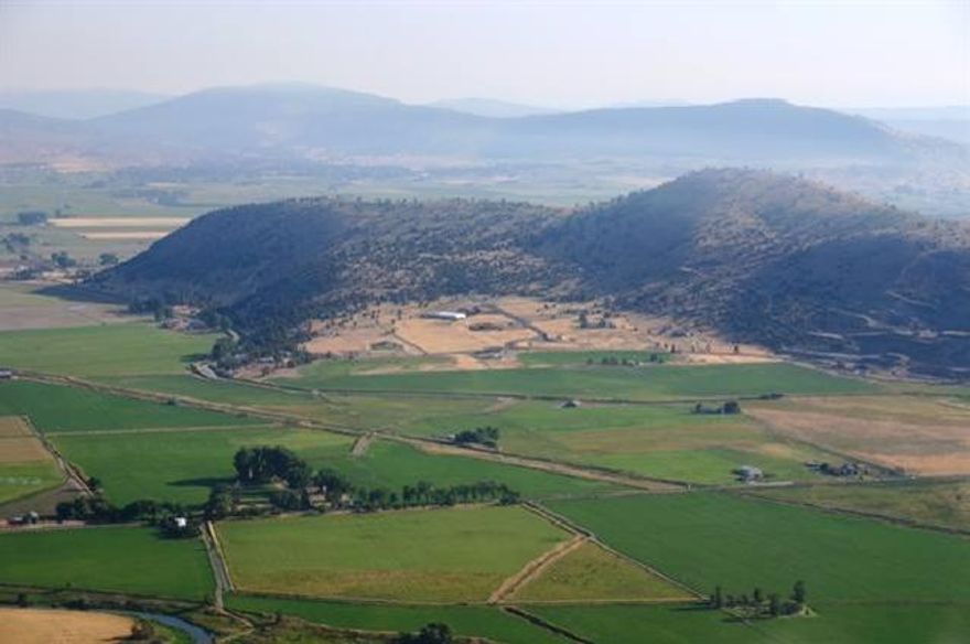 Like Flyng! Stupenduous View Of Basin & Mt. Shasta. Home Pad Constructed. Road Main. Agree. To Cul-de-sac. Private Above Area Of Quality Homes. Drainfield On Lower Lot, Standard Septic.