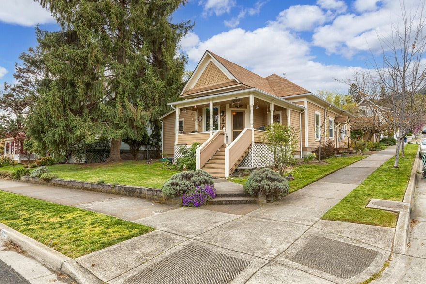 Well cared for and updated 4 unit property in an amazing Ashland location blocks to downtown, the library and Southern Oregon University. This property includes a 2087 square foot triplex with a 2 bedroom 1 bath unit with a covered porch with two 1 bedroom 1 bath units as well as a fourth free standing 476 square foot 1 bedroom 1 bath unit off the alley, each with full kitchens and separate gas & electrical meters. Excellent rental and income history. Many upgrades including a newer foundation in the front unit.