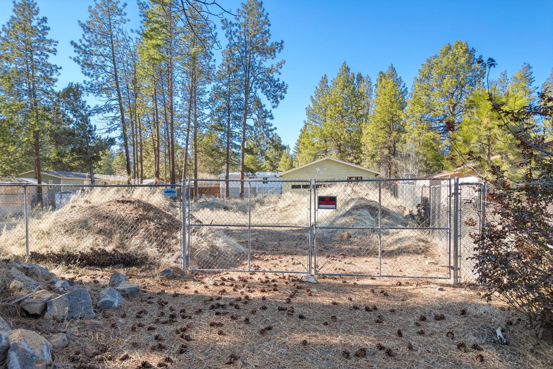 Romaine Village - Land