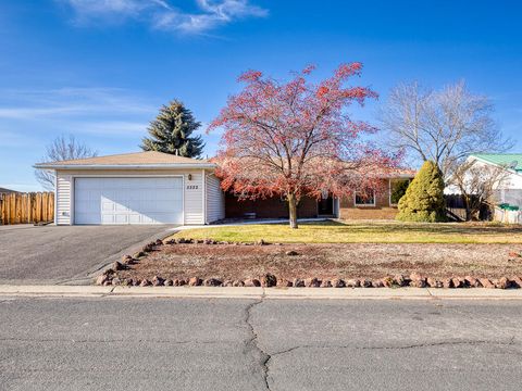 Photo of 5522 Knightwood Drive, Klamath Falls, OR 97603 (MLS # 220213336)
