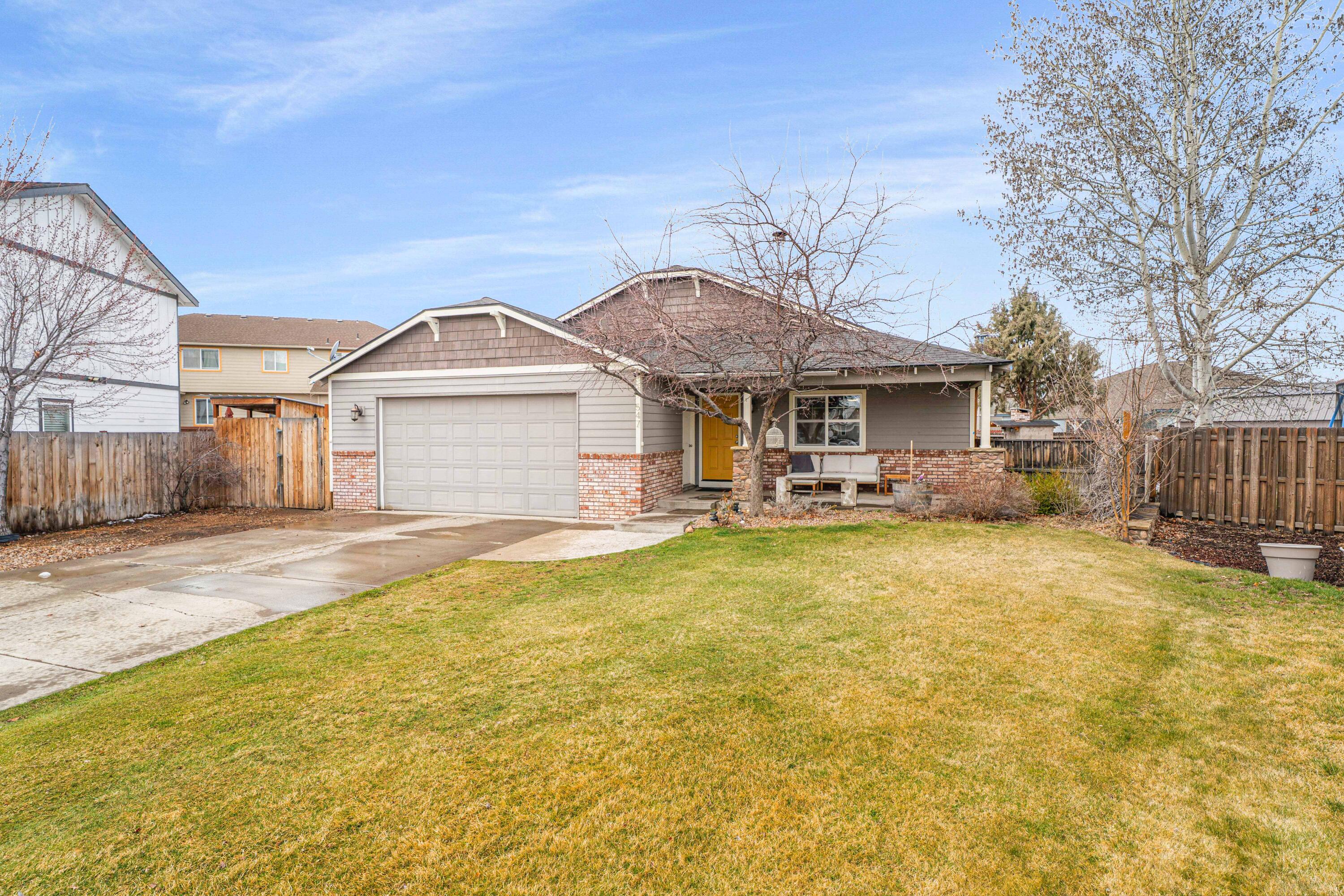 547 NE Apache Circle