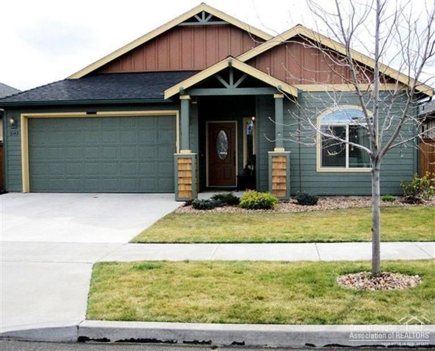 Attractive single level 3 bedroom, 2 bath on quiet cul de sac. Open floor plan. Enormous master bedroom. Private fenced back yard. Great neighborhood. Close to restaurants, shopping and medical facilities. Won't last long.